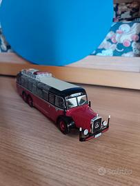 Modellino autobus Mercedes