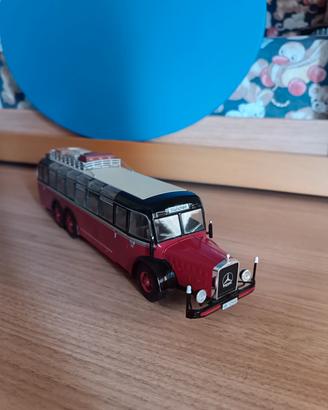 Modellino autobus Mercedes