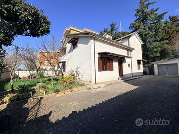 VILLA SINGOLA A FROSINONE