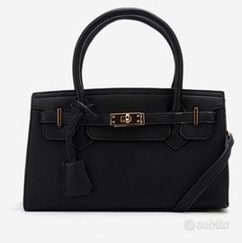 Borsa a spalla nera di pelle