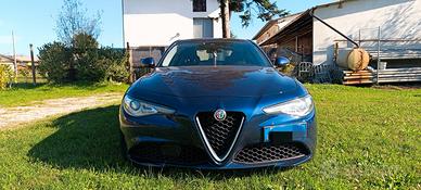 Alfa Romeo Giulia AT8 2.2 150 cv