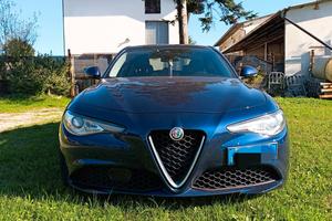 Alfa Romeo Giulia AT8 2.2 150 cv