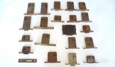 Lotto di 20 vecchie serrature per mobili vintage
