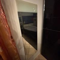 Specchio figura intera con cornice bianca moderno