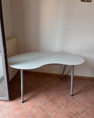 Scrivania in vetro satinato con gambe regolabili