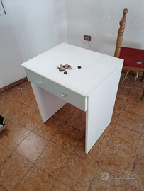 Scrivania piccola monoposto bianca e celeste