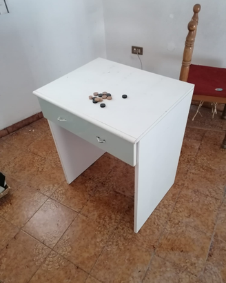 Scrivania piccola monoposto bianca e celeste