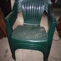 Quattro (4) sedie da esterno.