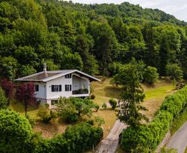 Villa tra montagna e laghi 14 posti letto