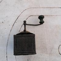 macina caffè vintage in lamiera