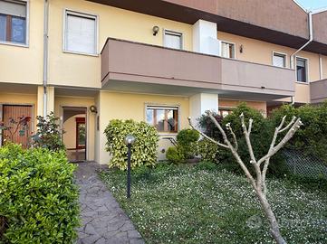 VILLA A SCHIERA A PASIAN DI PRATO