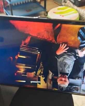 TV Samsung UE39F5000AK Danneggiato