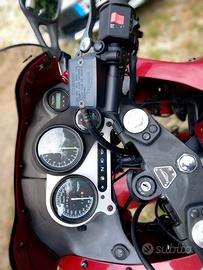 Moto Triumph Sprint 900