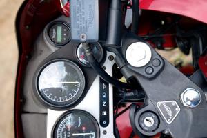 Moto Triumph Sprint 900