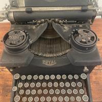 Royal antica macchina da scrivere