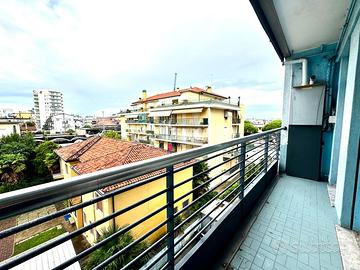 AMPIO TRILOCALE IN PALAZZINA, LIBERO SUBITO