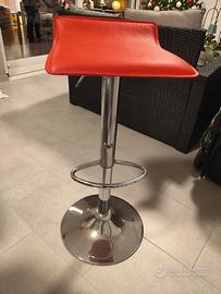 Sgabello rosso da bar regolabile con alzata a gas