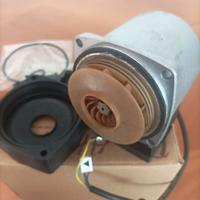 Pompa BOSCH per caldaia domestica a gas metano.