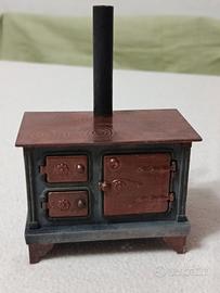 Stufa, cucina di metallo in miniatura 