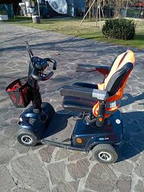 Scooter elettrico per anziani, modello InvacareLeo