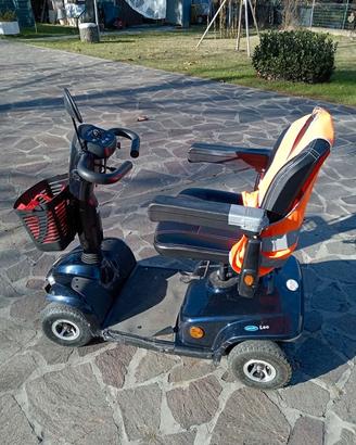 Scooter elettrico per anziani, modello InvacareLeo