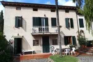 Rustico / Casale di 465 m² con più di 5 locali e b
