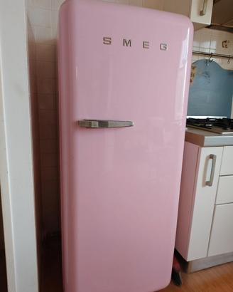 Frigorifero vintage Smeg rosa