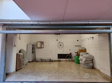 Ampio box doppio soppalcabile no agenzie