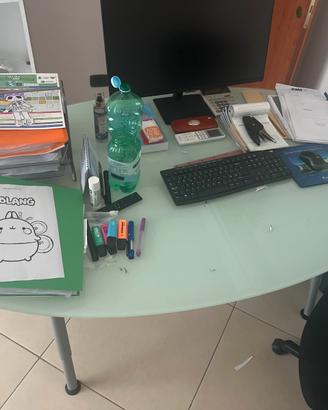 Tavolo/scrivania con piedi in metallo regolabili