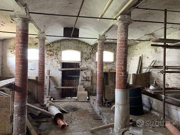 Rustico / Casale di 495 m² con più di 5 locali e b