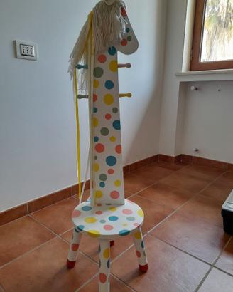 Sgabello appendiabiti bambini