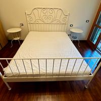 Letto Ikea Leirvik e comodini Lindved