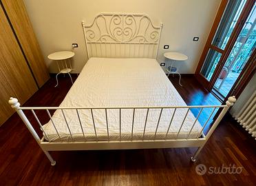 Letto Ikea Leirvik e comodini Lindved