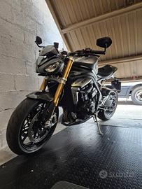 Triumph speed triple 1200 rs