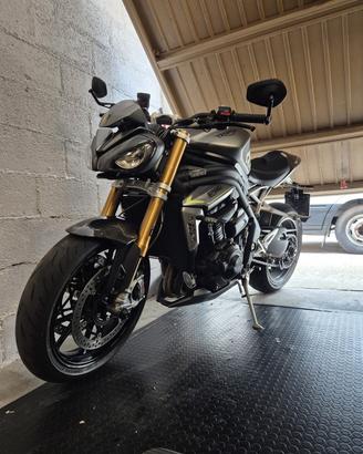 Triumph speed triple 1200 rs