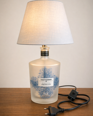 Lampada artigianale design con bottiglia grappa