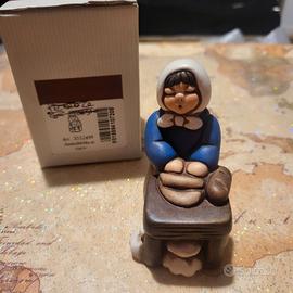thun presepe classico donna che impasta blu