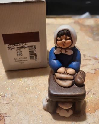 thun presepe classico donna che impasta blu