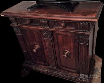 credenza in legno due ante con cassetti