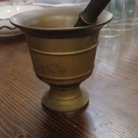 vecchio mortaio con pestello