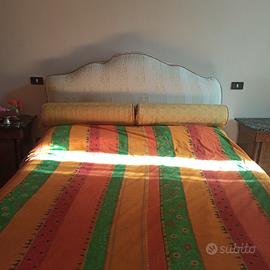 Letto vintage con testiera imbottita – struttura c