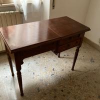 Scrittoio / toilette in legno massello con ribalta