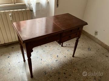 Scrittoio / toilette in legno massello con ribalta