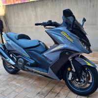 Kymco ak 550 vend o permut con auto