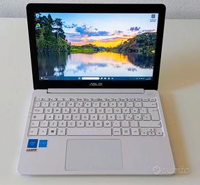 PC  Asus Vivobook E203M da 11,6" con Windows 11