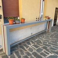 Tavolo lungo ideale per pizzerie, bar, taverne