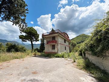 Villa indipendente con terreno