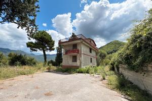 Villa indipendente con terreno