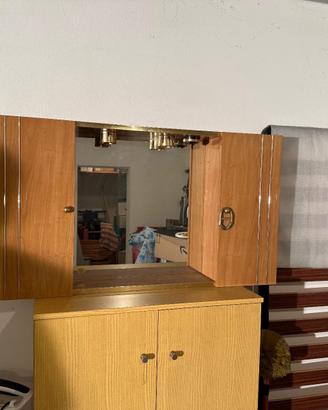 Mobiletto da bagno con luci e specchio