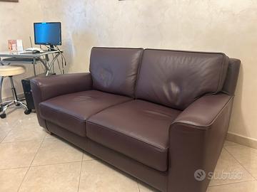 Divano poltroncine  pari al nuovo in Vera Pelle